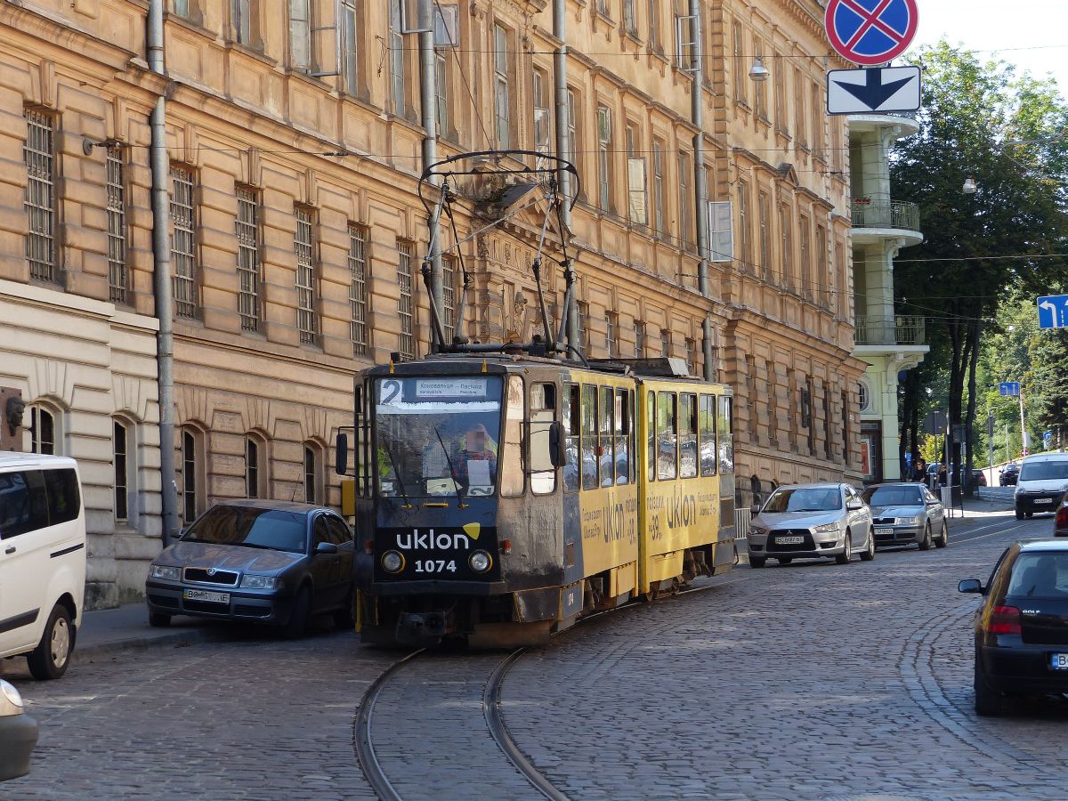 LKP (Львівське комунальне підприємство) LET (Lviv Elektro Trans) Strassenbahn 1074 Tatra KT4SU Baujahr 1985. Stepana Bandery Strasse, Lviv, Ukraine 05-09-2019.

LKP (Львівське комунальне підприємство) LET (Lviv Elektro Trans) tram 1074 Tatra KT4SU bouwjaar 1985. Stepana Bandery straat, Lviv, Oekrane 05-09-2019.