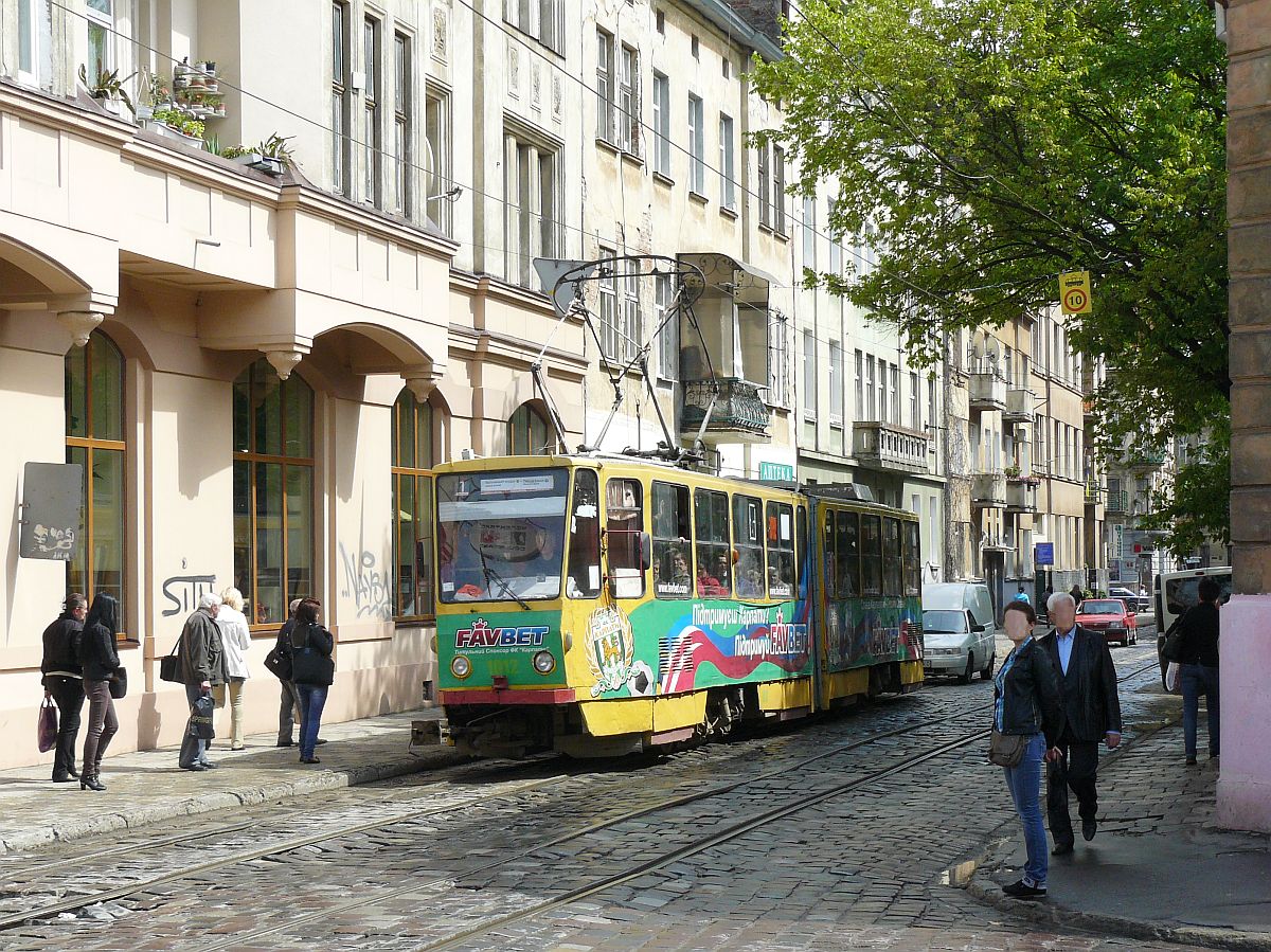 LKP (Львівське комунальне підприємство) Lviv ElektroTrans tram nummer 1012 Vul. Rusovykh Lviv, Oekrane vrijdag 16-05-2014.