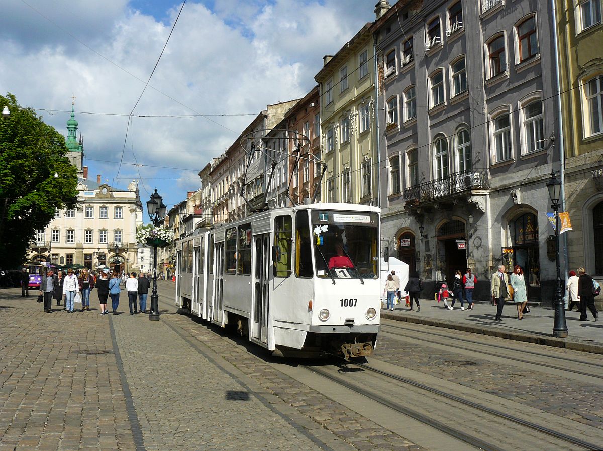 LKP (Львівське комунальне підприємство) Lviv ElektroTrans TW 1007 Rynokplein, Lviv 16-05-2014.

LKP (Львівське комунальне підприємство) Lviv ElektroTrans tram 1007 Rynokplein, Lviv 16-05-2014.