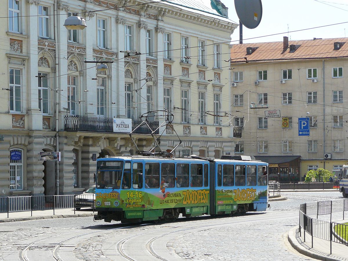 LKP (Львівське комунальне підприємство) Lviv ElektroTrans TW 1123 Tatra KT4SU Baujahr 1988. Vul. Volodymyra Vynnychenka, Lviv 18-05-2015.


LKP (Львівське комунальне підприємство) Lviv ElektroTrans tram 1123 Tatra KT4SU bouwjaar 1988. Vul. Volodymyra Vynnychenka, Lviv 18-05-2015.