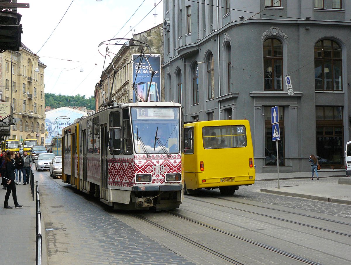 LKP (Львівське комунальне підприємство) Lviv Elektro Trans TW 1169 Tatra KT4D Baujahr 1987 ex-GVB Gera Fahrzeug 339. Vul. Horodots'ka, Lviv 28-05-2015.


LKP (Львівське комунальне підприємство) Lviv Elektro Trans tram 1169 Tatra KT4D bouwjaar 1987 ex-GVB Gera nummer 339. Vul. Horodots'ka, Lviv 28-05-2015.