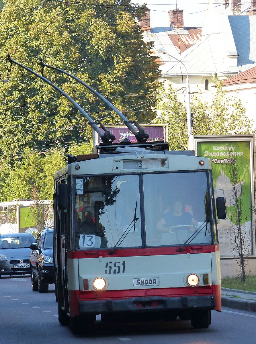 LKP (Львівське комунальне підприємство) Lviv Elektro Trans O-Bus 551 koda 14Tr11/6 Baujahr 1989. Prospekt Viacheslava Chornovola, Lviv, Ukraine 08-09-2016.

LKP (Львівське комунальне підприємство) Lviv Elektro Trans trolleybus 551 koda 14Tr11/6 bouwjaar 1989. Prospekt Viacheslava Chornovola, Lviv, Oekrane 08-09-2016.