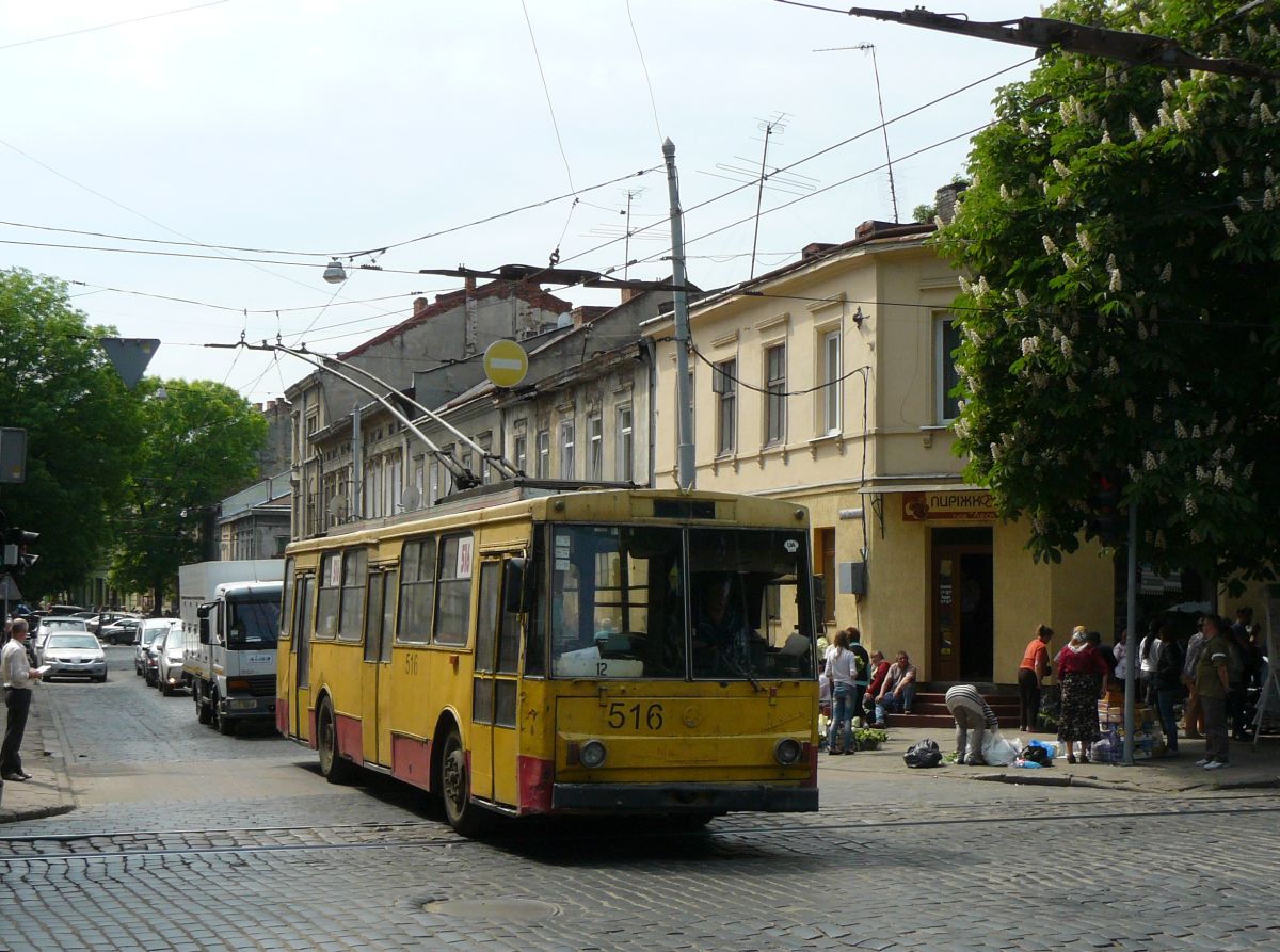 LKP (Львівське комунальне підприємство) Lviv Elektro Trans O-Bus 516 koda 14Tr02/6 Baujahr 1988. Fed'kovycha Strasse, Lviv, Ukraine 20-05-2015.

LKP (Львівське комунальне підприємство) Lviv Elektro Trans trolleybus 516 koda 14Tr02/6 bouwjaar 1988. Fed'kovycha straat, Lviv, Oekrane 20-05-2015.