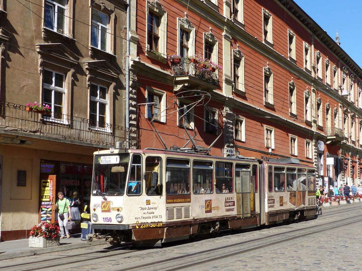 LKP (Львівське комунальне підприємство) Lviv Elektro Trans TW 1150 Tatra KT4D Baujahr 1979 ex-437 EVAG Erfurt. Katedralna Platz Lviv (Lemberg), Ukraine 27-08-2016.

LKP (Львівське комунальне підприємство) Lviv Elektro Trans tram 1150 Tatra KT4D bouwjaar 1979 ex-437 van EVAG uit Erfurt, Duitsland. Katedralna plein Lviv, Oekrane 27-08-2016.