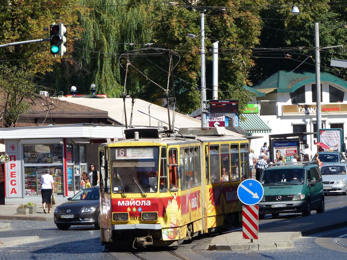 LKP (Львівське комунальне підприємство) Lviv Elektro Trans TW 1162 Tatra KT4D Baujahr 1987 Ex-GVB Gera TW 332, Deutschland.  Torhova Strasse, Lviv, Ukraine 28-08-2016.


LKP (Львівське комунальне підприємство) Lviv Elektro Trans tram 1162 Tatra KT4D bouwjaar 1987 Ex-tram 332 van GVB Gera, Duitsland. Torhova straat, Lviv, Oekrane 28-08-2016.