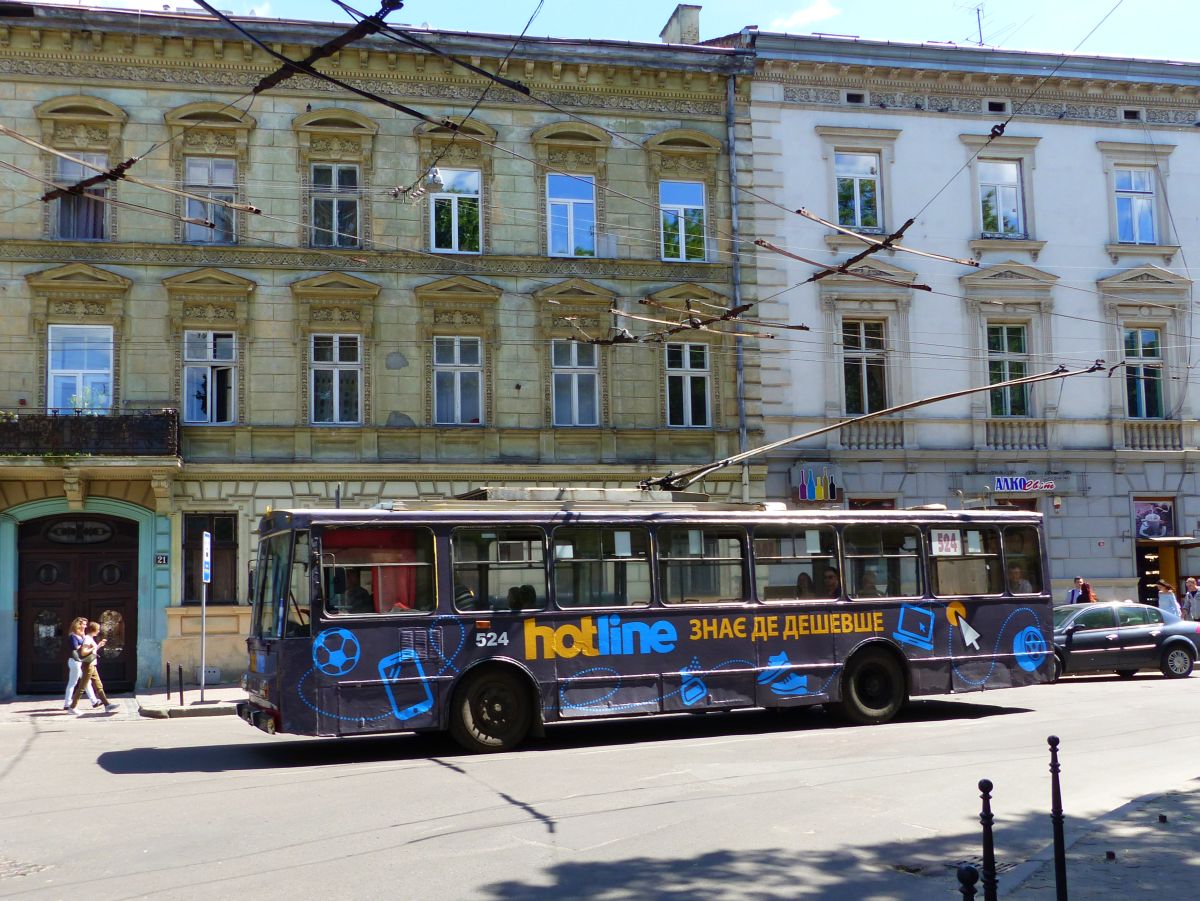 LKP (Львівське комунальне підприємство) Lviv Elektro Trans O-Bus 524 koda 14Tr02 Baujahr 1988. Sichovykh Striltsiv Strasse, Lviv, Ukraine 28-05-2017.

LKP (Львівське комунальне підприємство) Lviv Elektro Trans trolleybus 524 koda 14Tr02 bouwjaar 1988. Sichovykh Striltsiv straat, Lviv, Oekrane 28-05-2017.