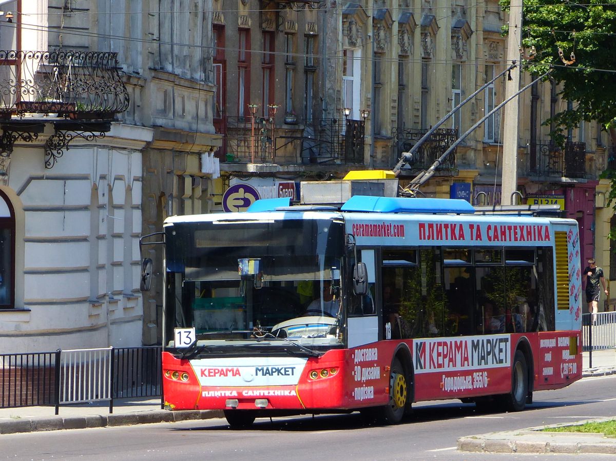 LKP (Львівське комунальне підприємство) Lviv Elektro Trans O-Bus 113 LAZ Е183D1 Baujahr 2007. Prospekt Viacheslava Chornovola,  Lviv, Ukraine 04-06-2017.

LKP (Львівське комунальне підприємство) Lviv Elektro Trans trolleybus 113 LAZ Е183D1 bouwjaar 2007. Prospekt Viacheslava Chornovola,  Lviv, Oekrane 04-06-2017.