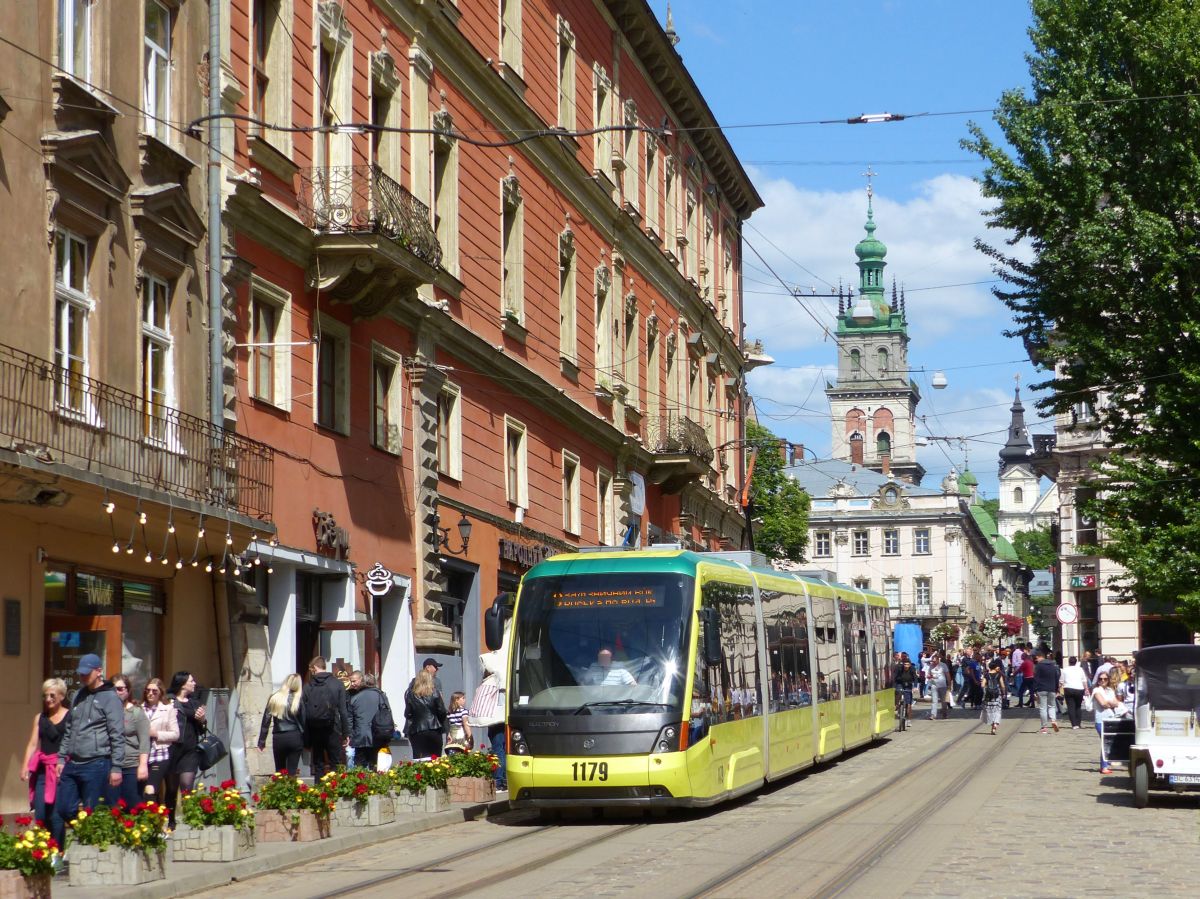 LKP (Львівське комунальне підприємство) Lviv Elektro Trans Strassenbahn 1179 Еlектrоn T5L642 Katedralna Platz, Lviv 20-05-2018.

LKP (Львівське комунальне підприємство) Lviv Elektro Trans tram 1179 Еlектrоn T5L642 Katedralna plein, Lviv 20-05-2018.