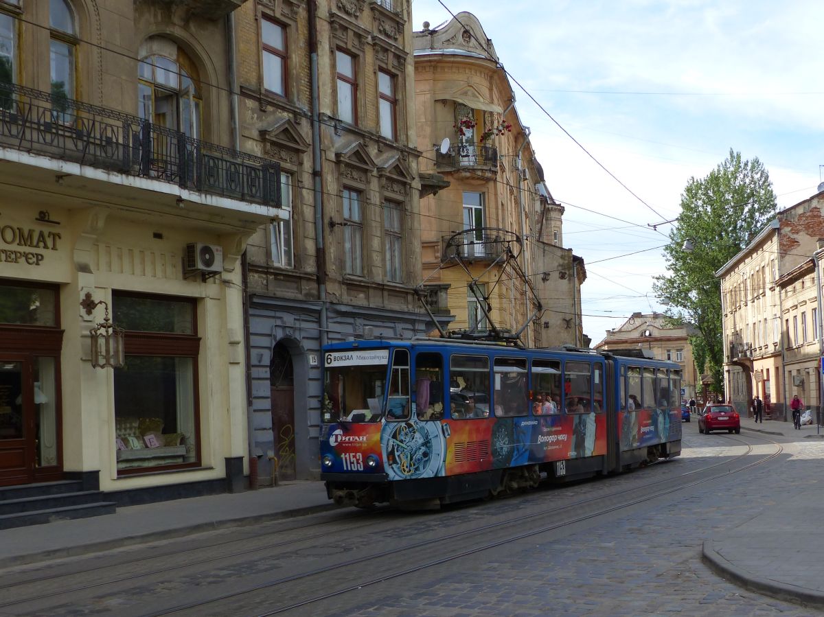 LKP LET 1153 Tatra KT4D ex-EVAG Erfurt Baujahr 1986. Staryi Rynok Platz, Lviv 08-06-2017.

LKP LET tram 1153 Tatra KT4D ex-EVAG Erfurt bouwjaar 1986. Staryi Rynok plein, Lviv 08-06-2017.