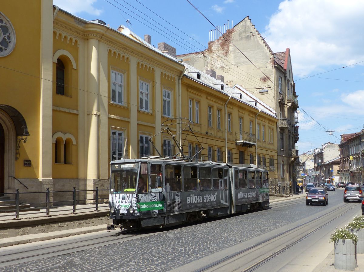 LKP LET TW 1006 Tatra KT4SU Baujahr 1981. Ivana Franka Strasse, Lviv 31-05-2018.

LKP LET tram 1006 Tatra KT4SU bouwjaar 1981. Ivana Franka straat, Lviv 31-05-2018.