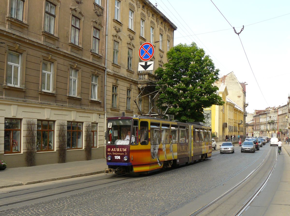 LKP LET TW 1174 Tatra KT4D Baujahr 1986 ex-EVAG Erfurt. Vul. Ivana Franka, Lviv 20-05-2015.

LKP LET tram 1174 Tatra KT4D bouwjaar 1986 ex-EVAG Erfurt. Vul. Ivana Franka, Lviv 20-05-2015.