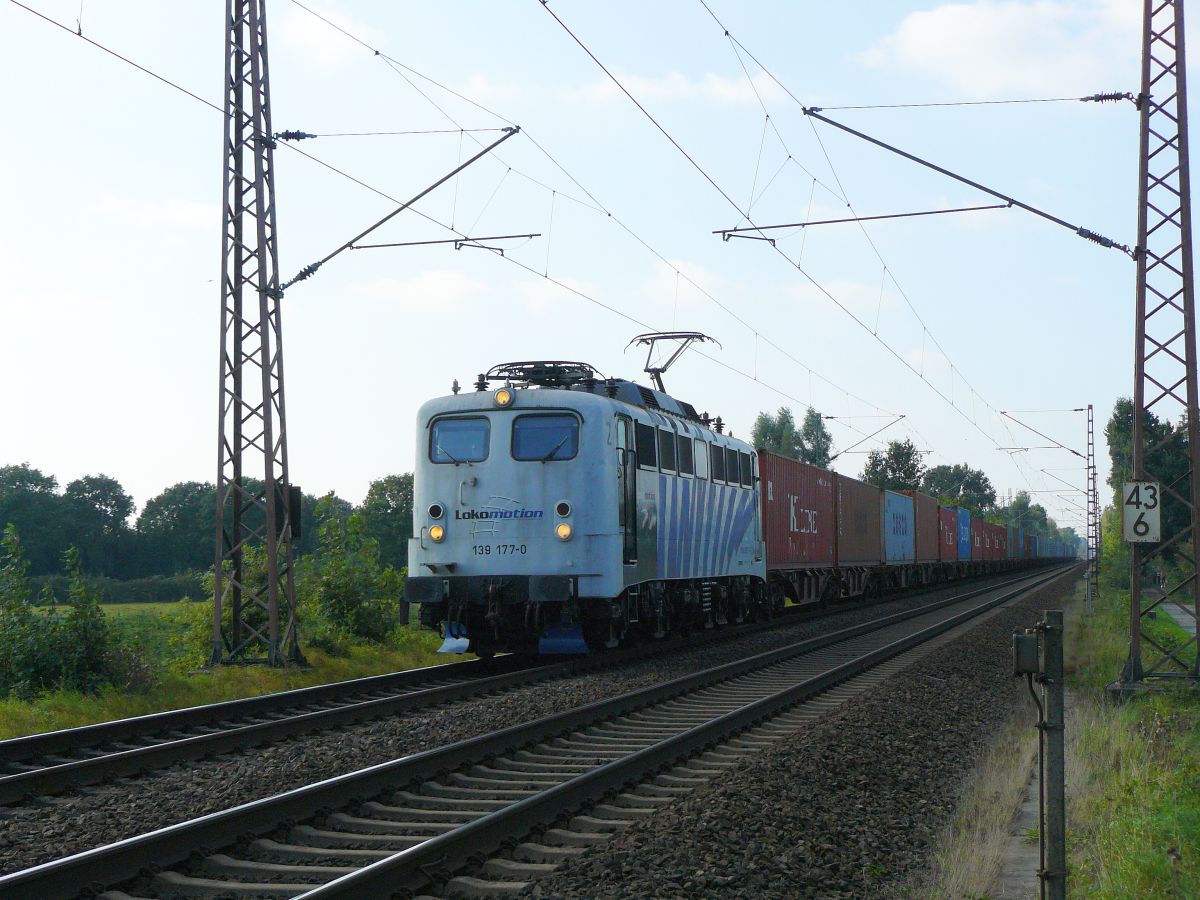 Lokomotion Lokomotive 139 177-0 Bahn�bergang Sonsfeld bei Haldern 12-09-2014.


Lokomotion locomotief 139 177-0 overweg Sonsfeld bij Haldern 12-09-2014.