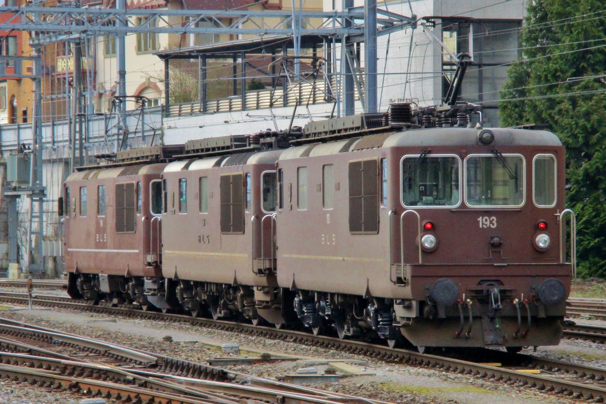 Lokzug mit 193 an der Spitze durchfahrt Spiez am 22 März 2017.