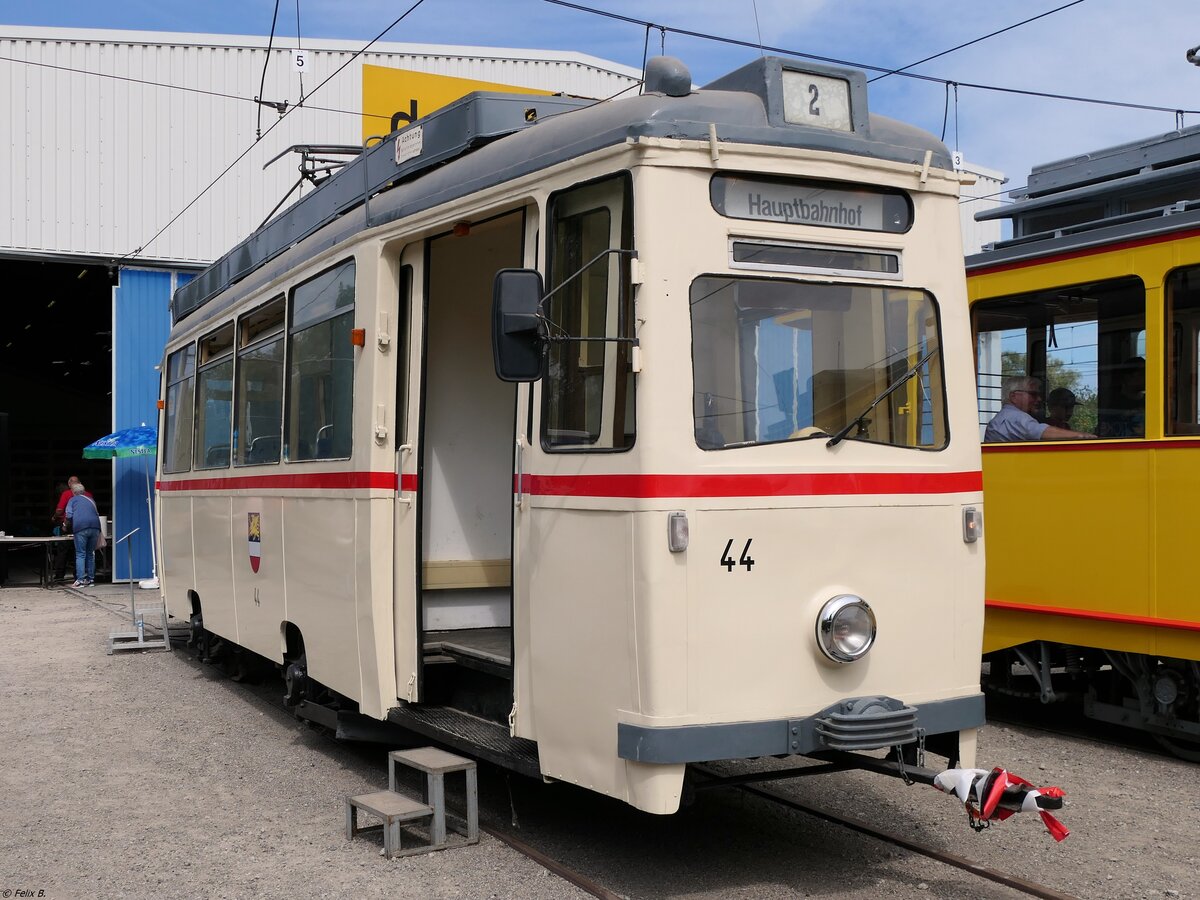 Lowa Triebwagen 44 der Rostocker Straßenbahn AG im Depot12 am Tag der offenen Tür.