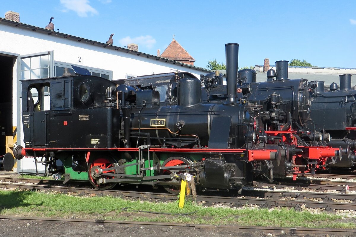 LUCI heisst der 88er von das Bayerisches Eisenbahnmuseum in Nördlingen, wo sie am 26.Mai 2022 fotografiert wurde -bevor das wetter entscheidete, nicht langer mit zu spielen.