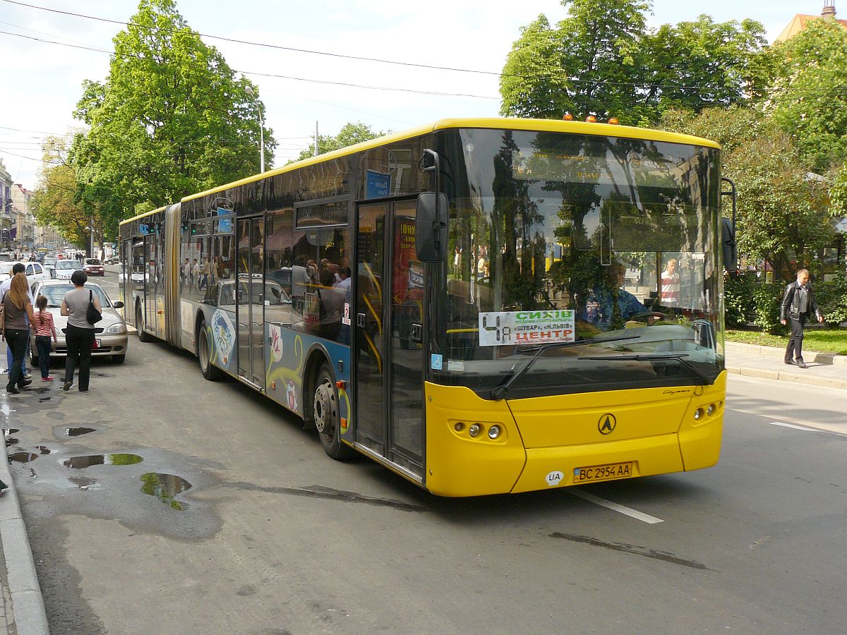  Lviv municipal transport enterprise number 1  LAZ A292 CityLAZ 20 LF Bus Baujahr 2009. Prospekt Svobody Lviv, Ukraine 24-05-2012.

 Lviv municipal transport enterprise number 1  LAZ A292 CityLAZ 20 LF bus bouwjaar 2009. Prospekt Svobody Lviv, Oekrane 24-05-2012.