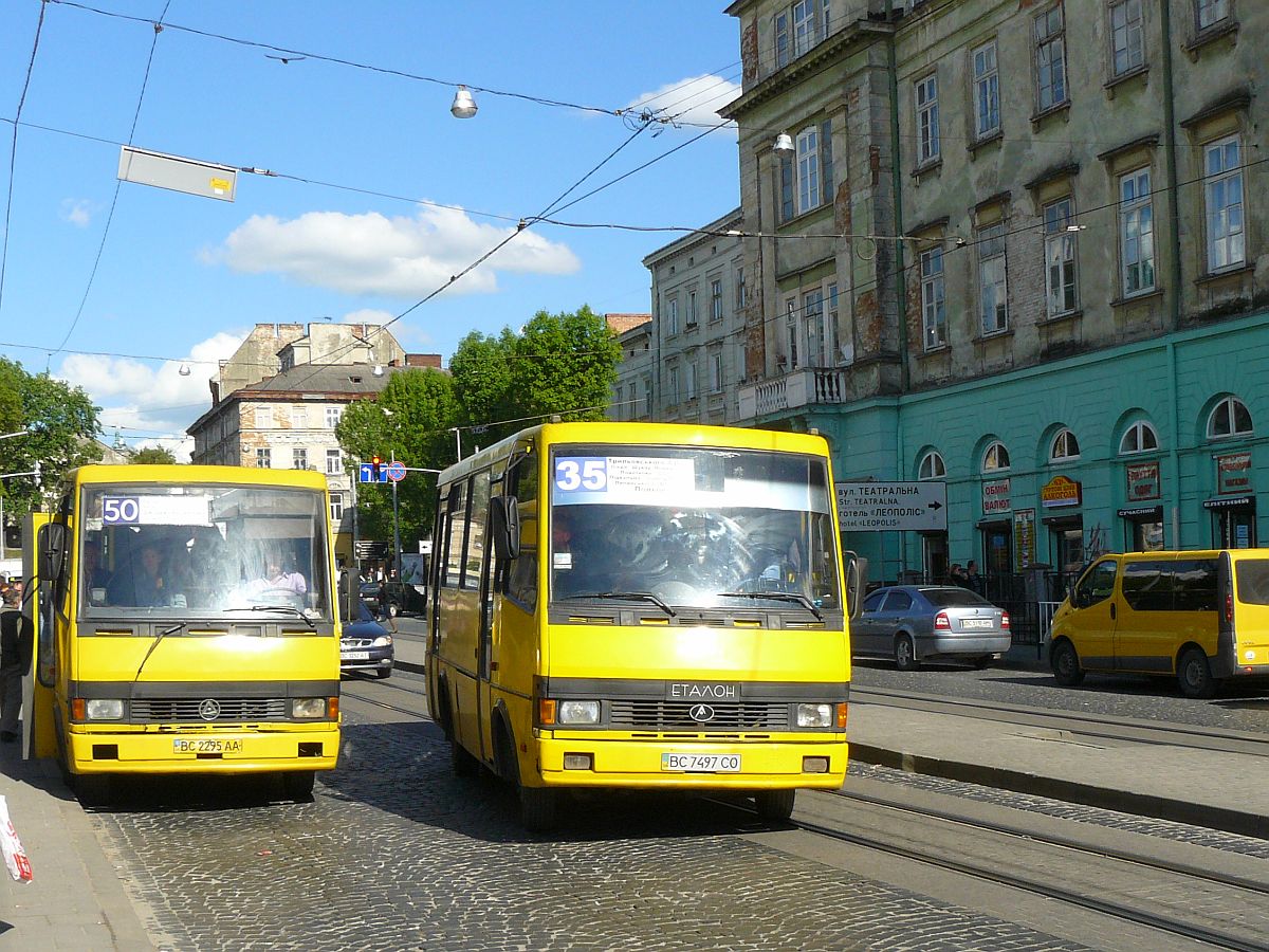 Lviv Uspih BM BAZ A079 Bus Baujahr 2006. Torhovastrasse, Lviv, Ukraine 13-05-2014.

Lviv Uspih BM BAZ A079 bus bouwjaar 2006. Torhovastraat, Lviv, Oekrane 13-05-2014.