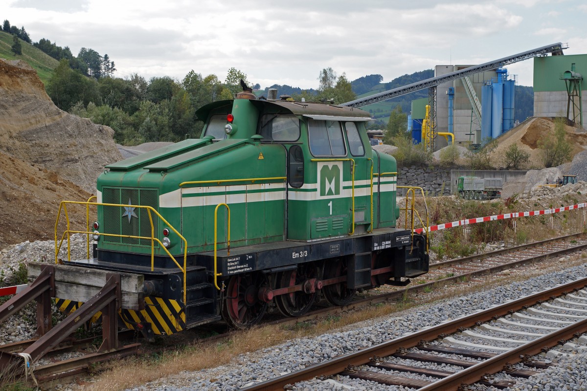 Makies AG: Portraitaufnahme der Reservelok Em 3/3 1  HENSCHEL  der Makies AG, entstanden beim Kieswerk Gettnau am 28. September 2015.
Foto: Walter Ruetsch