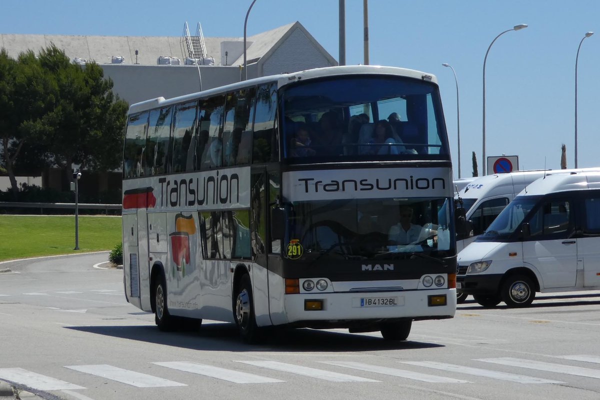 MAN Doppelstockbus von  TRANSUNION  unterwegs am Airport Palma /Mallorca im Juni 2016