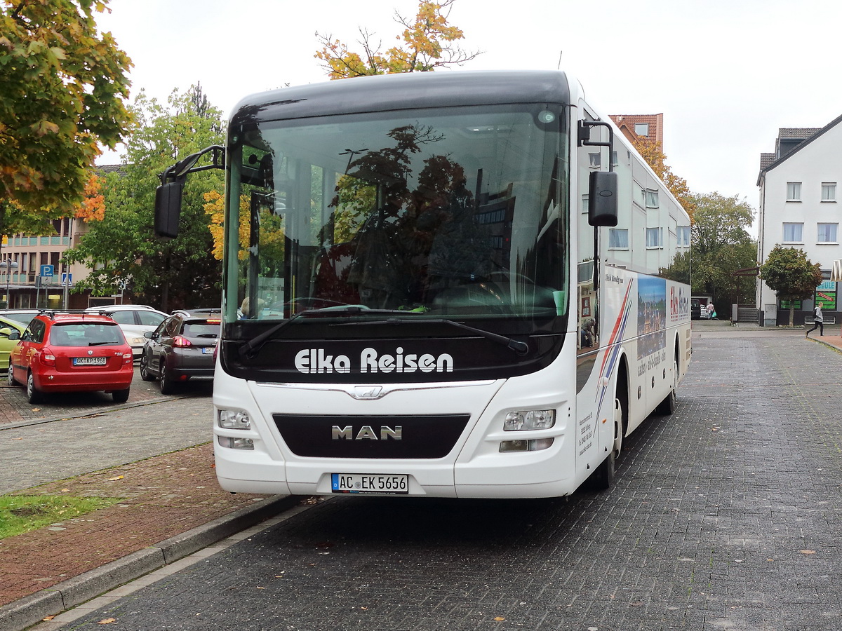 MAN Lion´s Intercity der Elka Reisen im Busbahnhof von Geilenkirchen am 09. Oktober 2020.