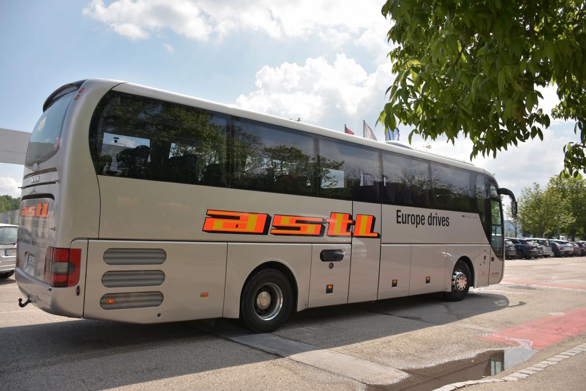 MAN Lion`s Coach von Astl Reisen aus der BRD im Mai 2018 in Krems gesehen.