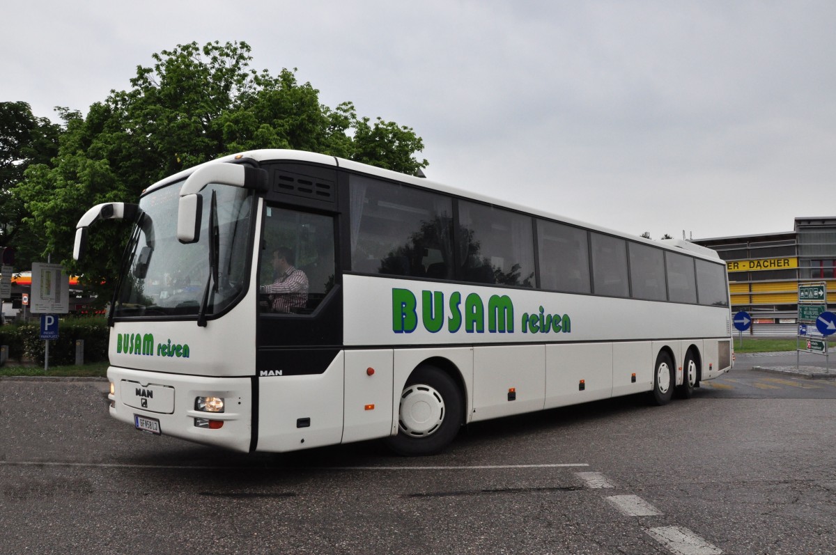 MAN Lions Coach von BUSAM Reisen aus sterreich am 22.5.2015 in Krems.