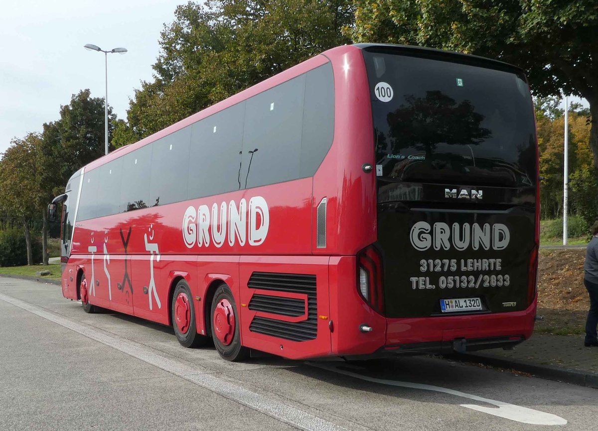 MAN Lion`s Coach des Busunternehmens GRUND rastet im Oktober 2020 an der A 7