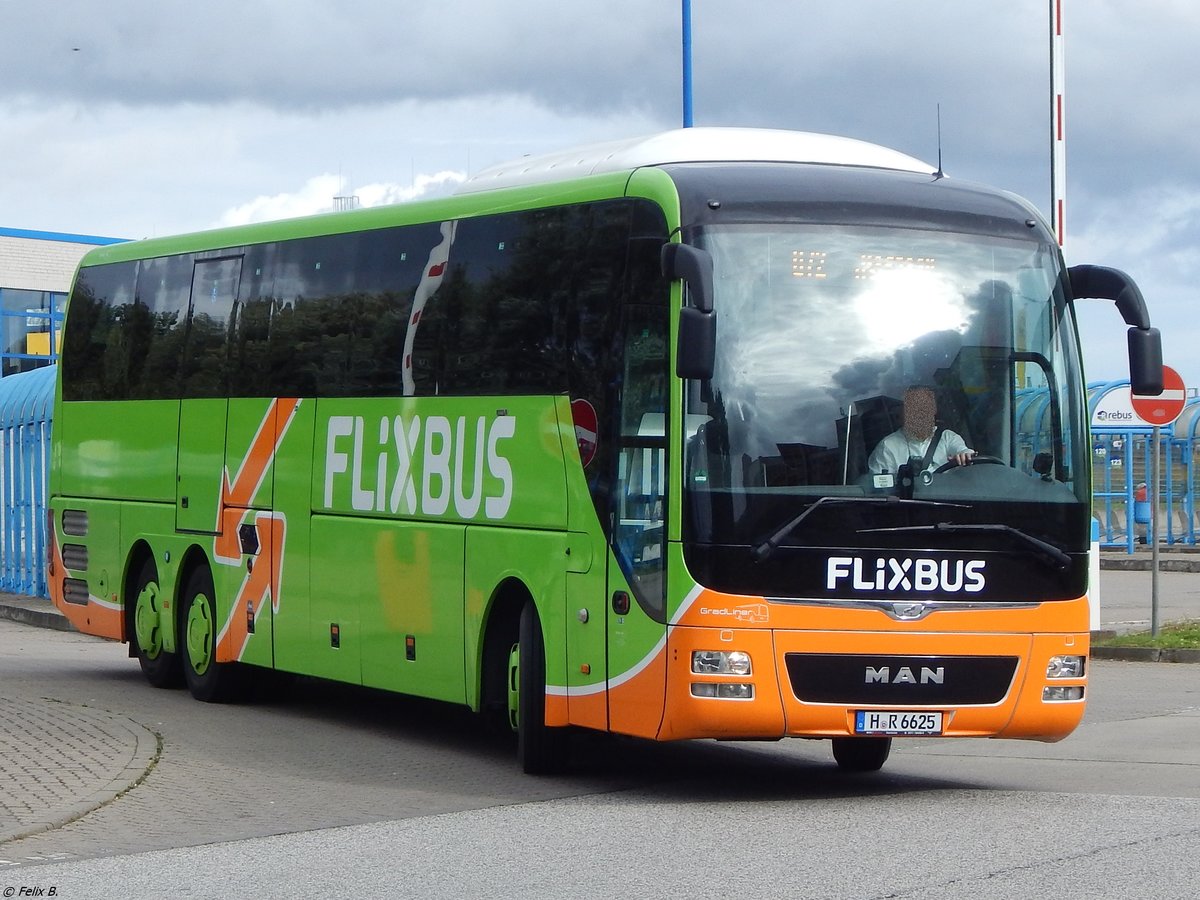 MAN Lion's Coach von Flixbus/Gradliner aus Deutschland in Rostock.