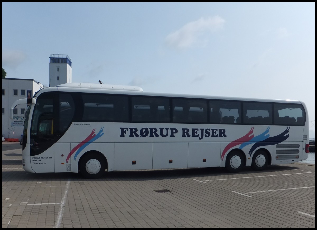 MAN Lion's Coach von Frrup Rejser aus Dnemark im Stadthafen Sassnitz.
