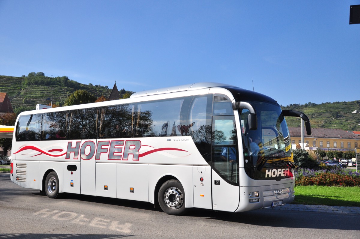 MAN Lions Coach von HOFER Reisen aus sterreich am 28.9.2014 in Krems.