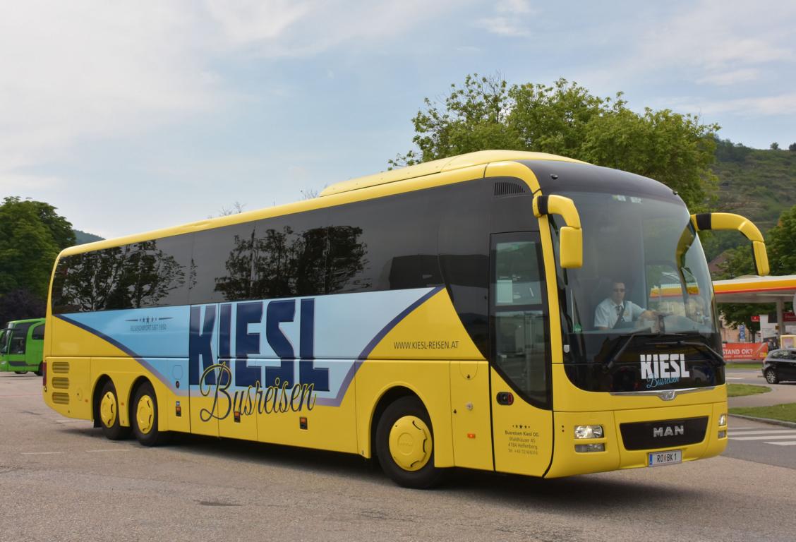 MAN Lion`s Coach von KIESL Reisen aus sterreich 2018 in Krems gesehen.