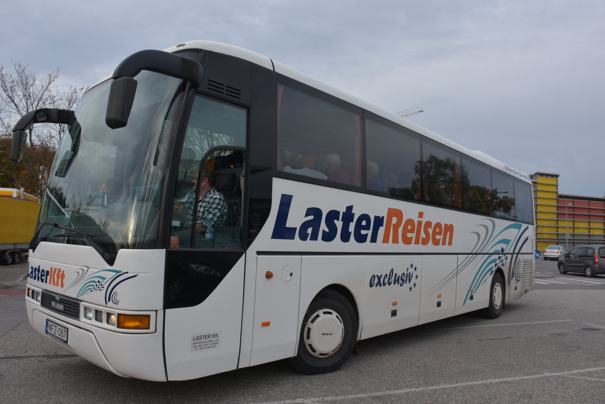 MAN Lion`s Coach von Laster Reisen aus Ungarn 09/2017 in Krems.