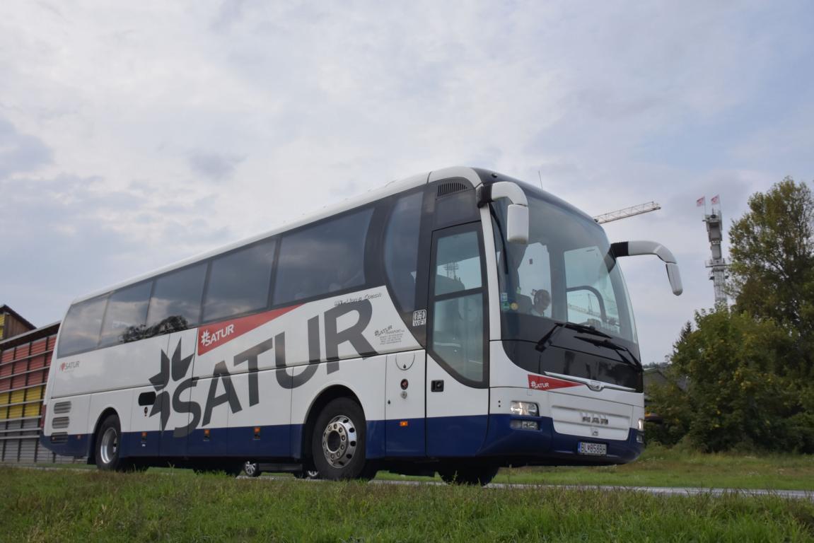 MAN Lion`s Coach von SATUR Reisen aus der SK 09/2017 in Krems.