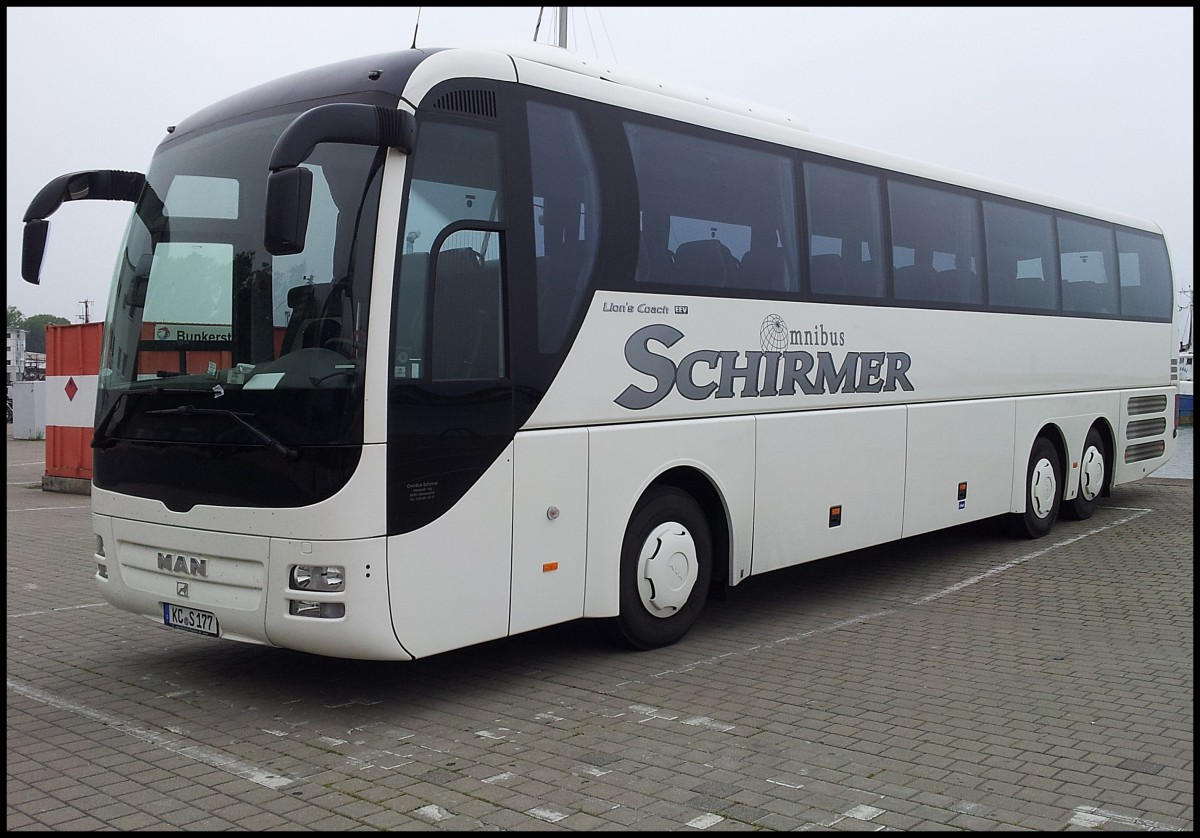 MAN Lion's Coach von Schirmer aus Deutschland im Stadthafen Sassnitz.
