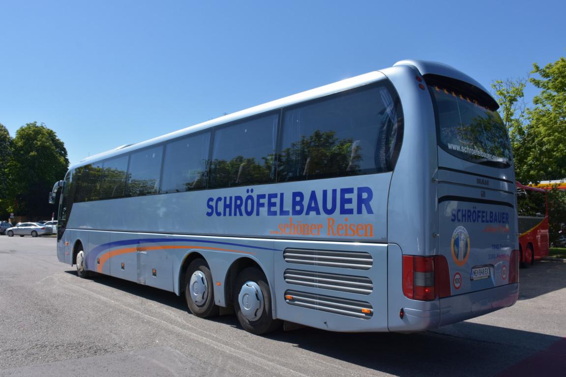 MAN Lion`s Coach von Schrfelbauer Reisen aus Niedersterreich in Krems.