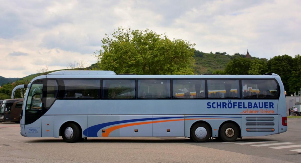 MAN Lion`s Coach von Schrfelbauer Reisen aus AT 2018 in Krems gesehen.