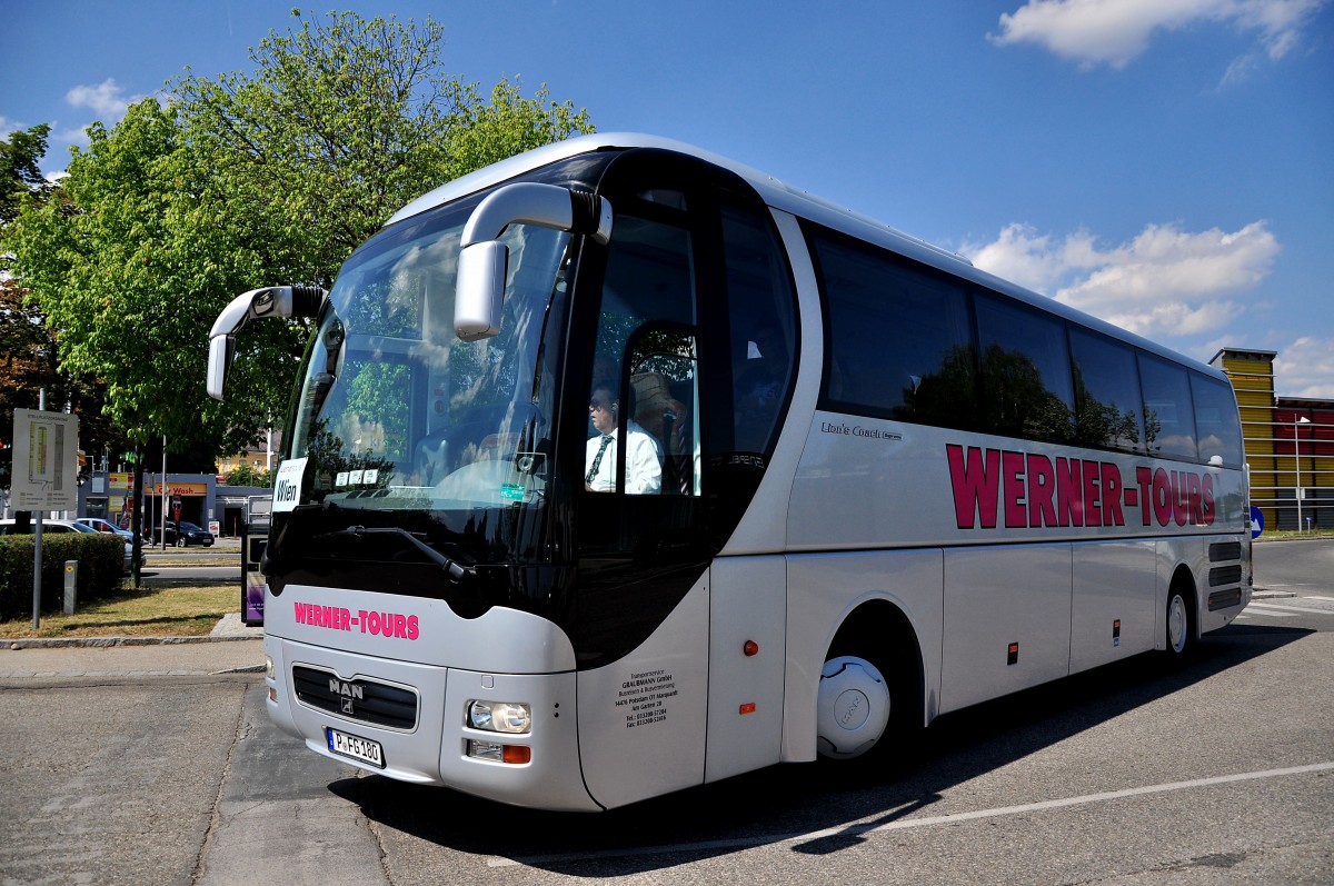 MAN Lions Coach Supreme von Werner Tours aus der BRD am 23. Juni 2014 in Krems gesehen.