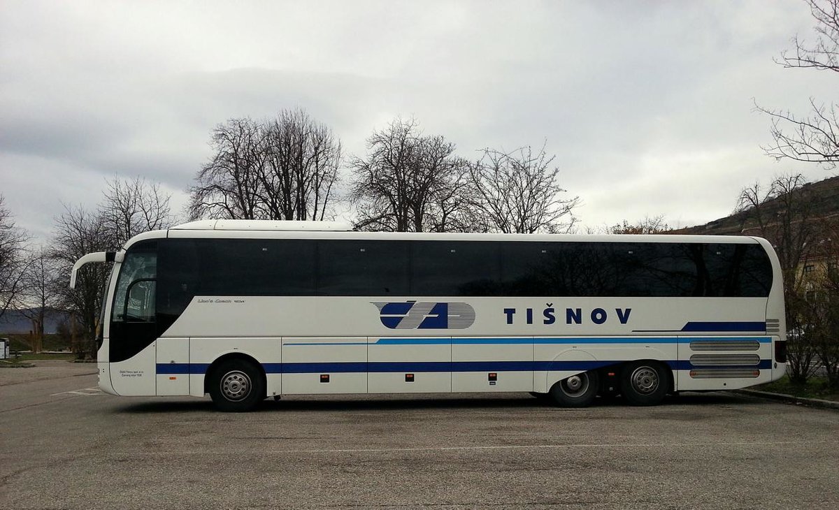 MAN Lion`s Coach von Tisnov Reisen aus der CZ im Dez. 2017 in Krems.