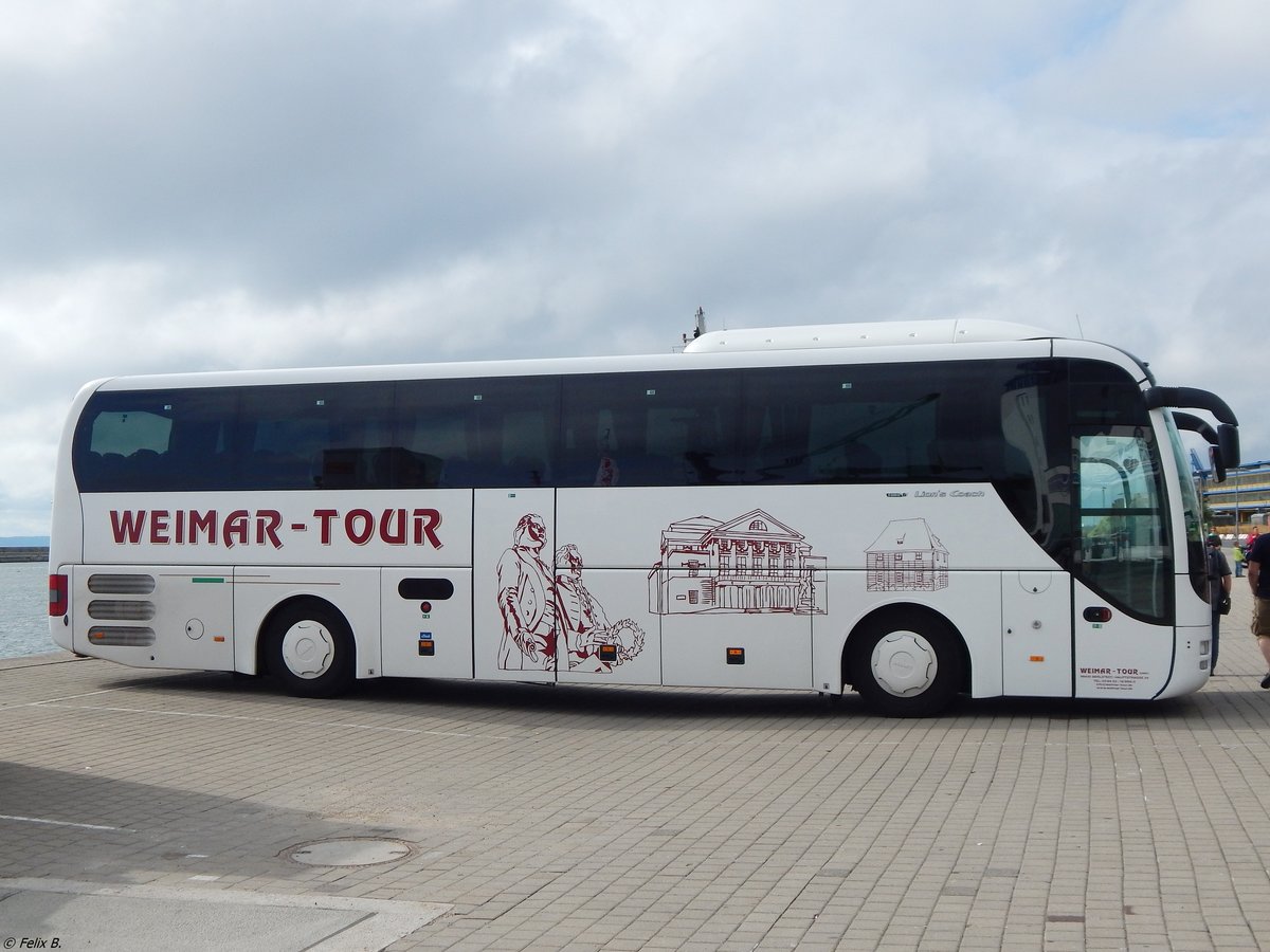 MAN Lion's Coach von Weimar-Tour aus Deutschland im Stadthafen Sassnitz.