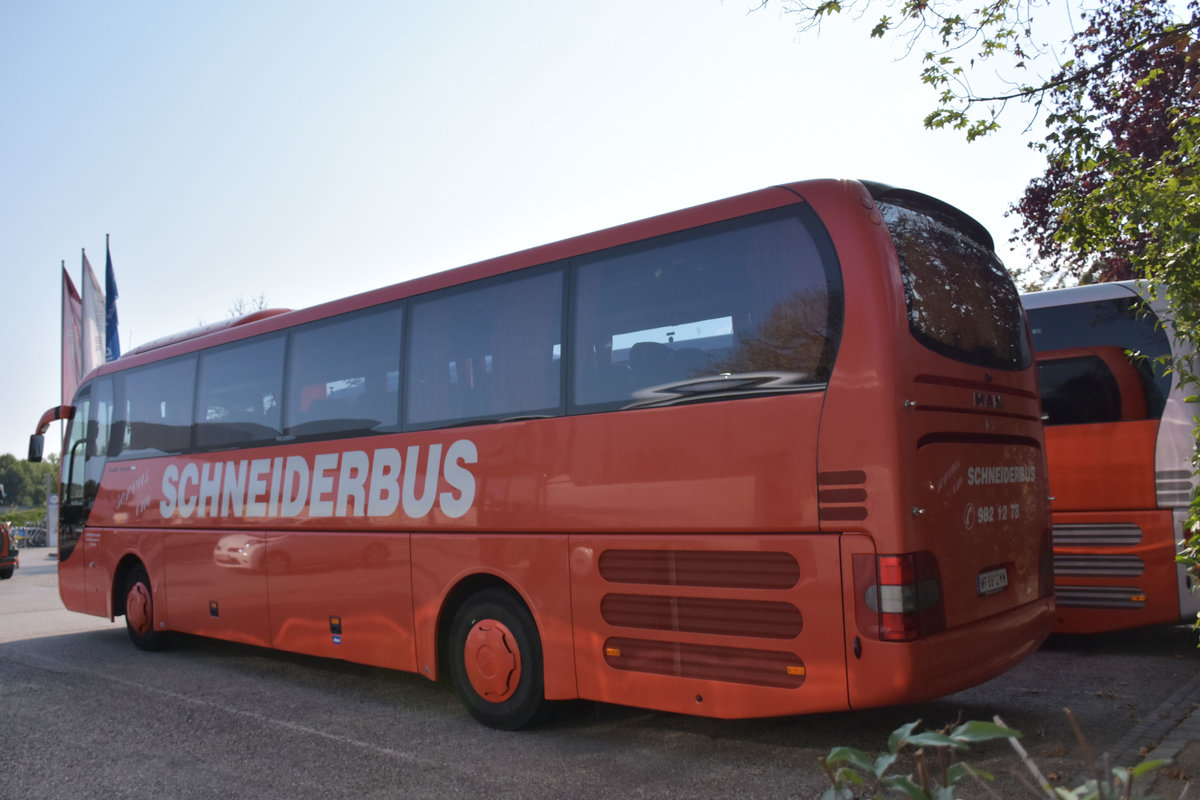 MAN Lion`s Coch von Schneiderbus Reisen aus Wien 09/2017 in Krems.