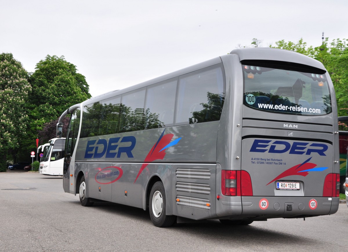 MAN Lions Star von EDER Reisen aus Österreich am 19.5.2015 in Krems.