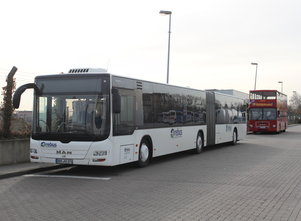 MAN Niederflurbus 3.Generation(Lion's City)und MAN Doppelstockbus abgestellt am 02.04.2016 in Hhe Rostock Hauptbahnhof/Sd