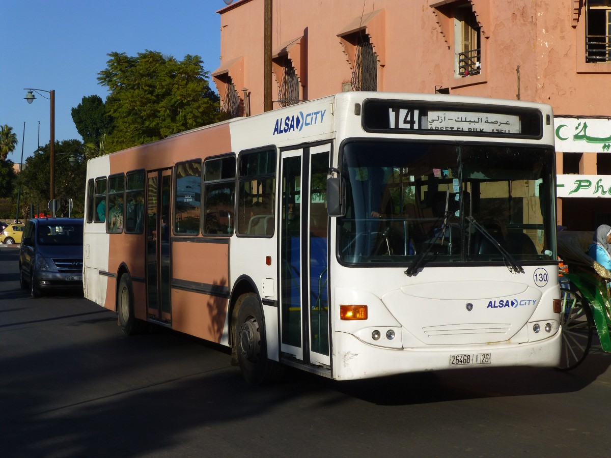 Marrakesch, bei der Koutoubia, ALSA City Scania der Linie 14: Jamaa el Fna - Azlix, 01.01.2015