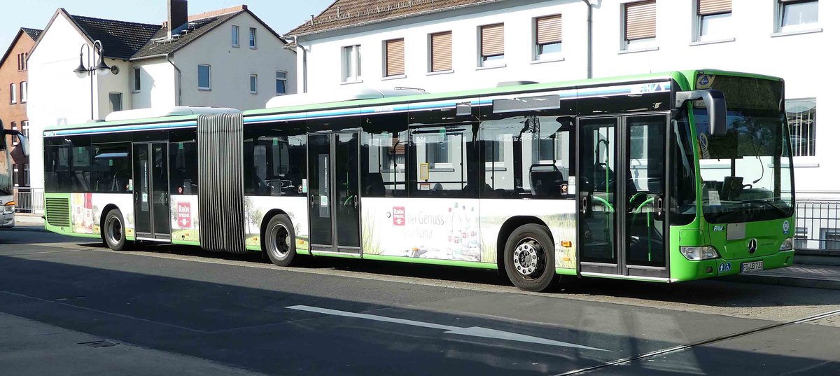 MB Citaro II-Gelenkbus von RhönEnergie steht im Juli 2018 am Bahnhof Fulda