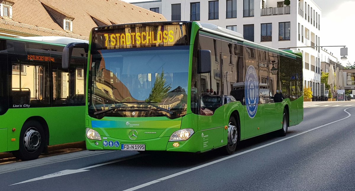 MB Citaro von RhnEnergie rollt als Linie 7 zur Endhaltestelle Stadtschloss in Fulda, 09-2019