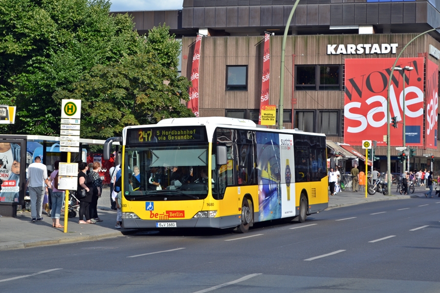 MB EN06 WN 1680 als Linie 247 am U Leopoldsplatz, 17.07.2013.
