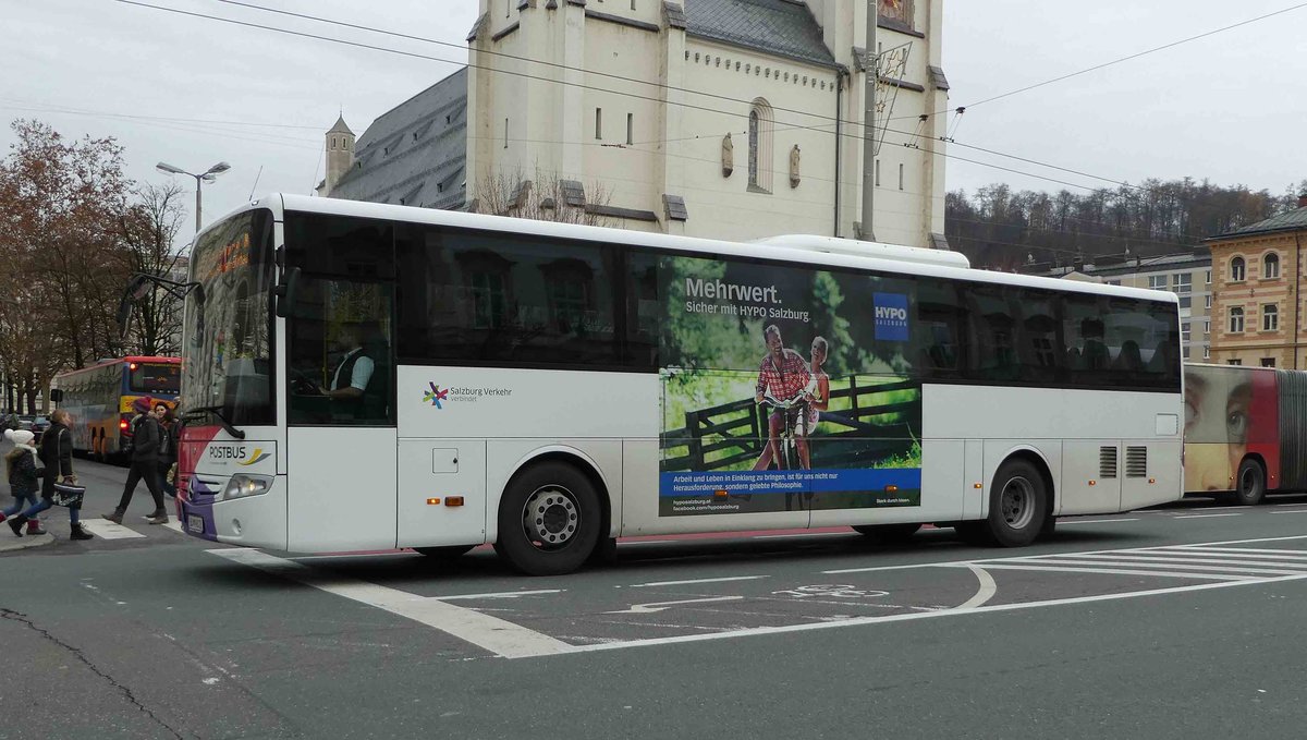 MB Integro als Postbus von Salzburgverkehr unterwegs in Salzburg im Dezember 2018