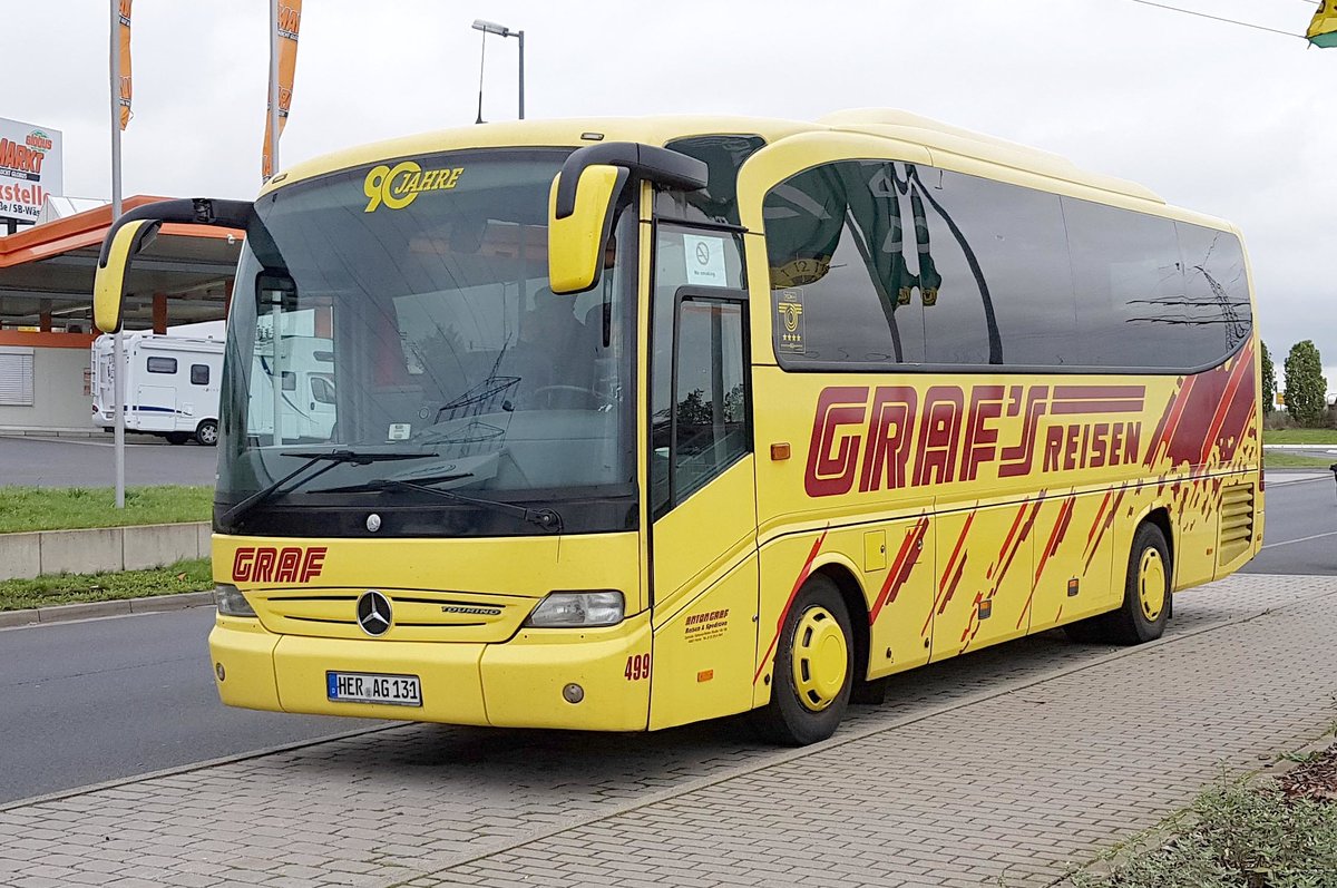MB Tourino des Reiseunternehmens GRAF aus Herne steht im Oktober 2019 in Künzell