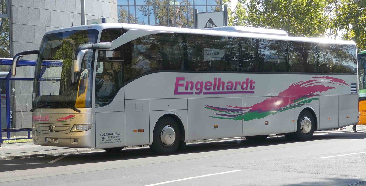 MB Tourismo des Busunternehmens ENGELHARDT bringt Fahrgäste zum HBF Wiesbaden, Oktober 2018