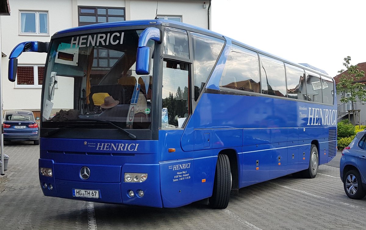 MB Tourismo vom Reisedienst HENRICI aus Neu-Anspach steht im Mai 2019 in Petersberg-Steinhaus